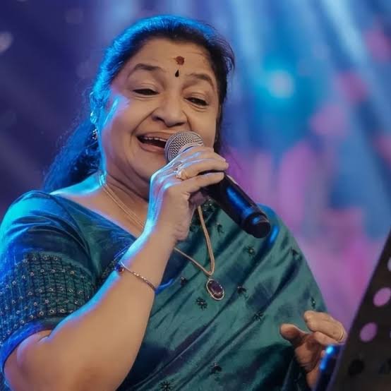 K S Chithra live - Keralolsavam