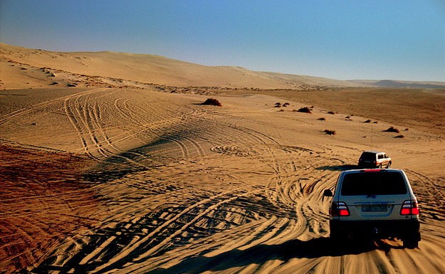 Qatari youths to carve flag on sand dune for national day
