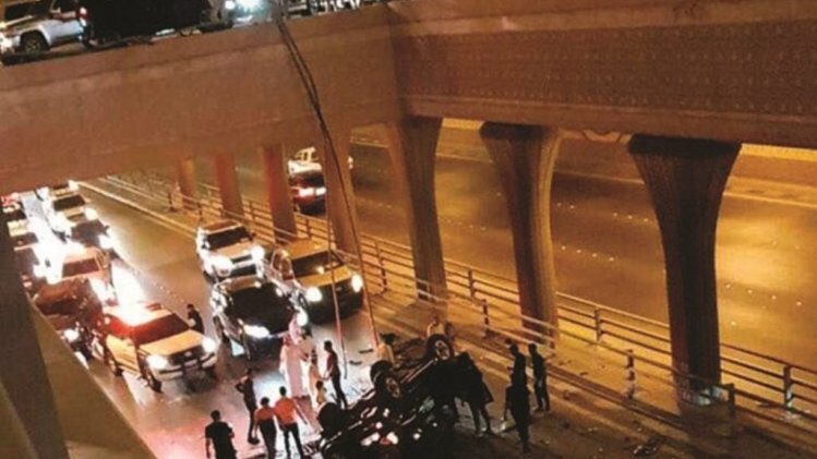 Over-speeding car smashes rails of bridge and falls onto Doha Expressway