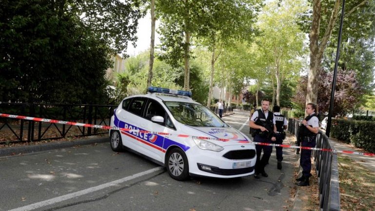 Qatar strongly condemns stabbing incident in Paris which left two women dead