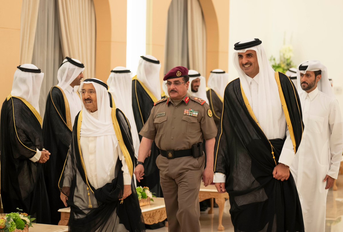 HH the Amir, Kuwaiti Amir discuss ways to enhance bilateral ties 