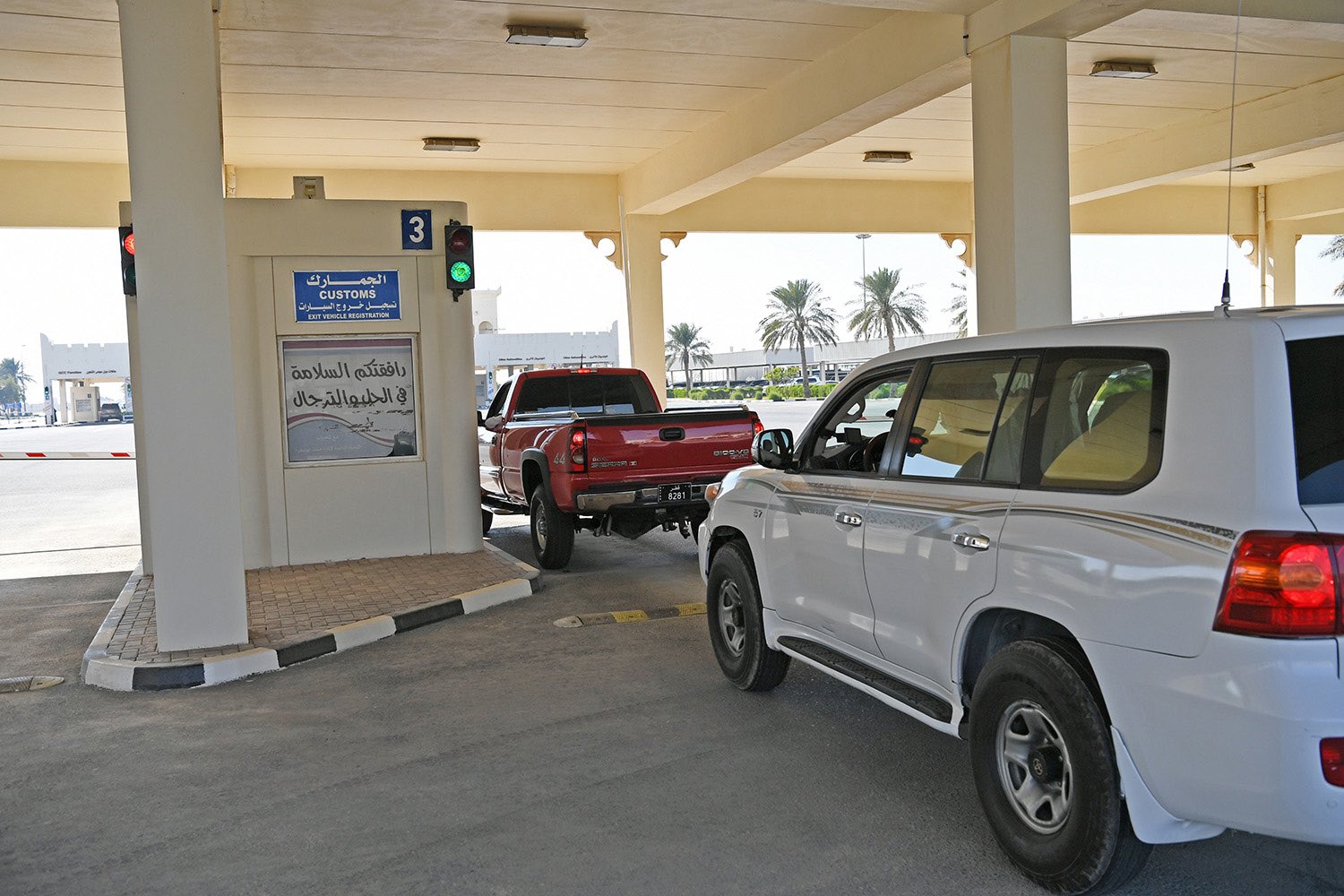 Over 900 vehicles cross Abu Samra border in three days: Qatar Customs