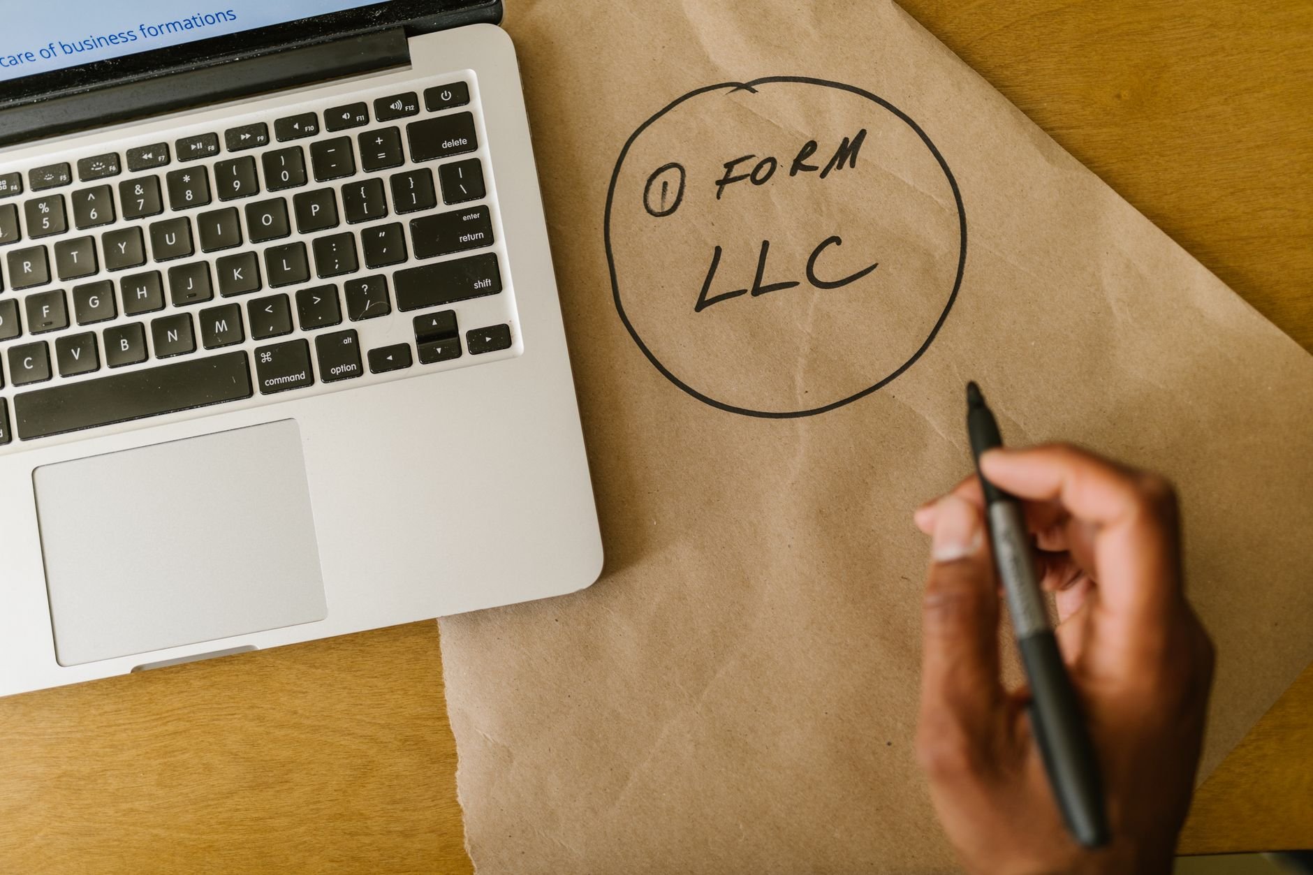 تأسيس شركة ذات مسؤولية محدودة (LLC) في قطر: دليل شامل
