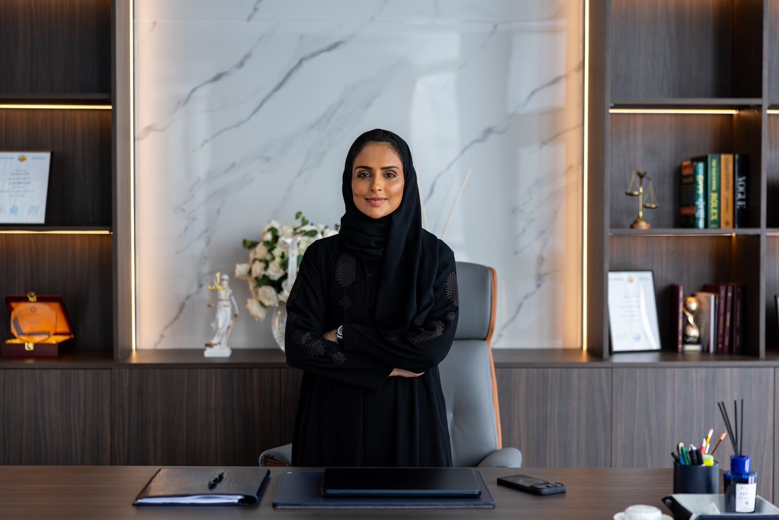 المحامية عائشة المعاضيد تكسب الاستئناف وتحصل على براءة موكلها من تهمة انتحال صفة موظف حكومي