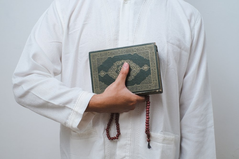 Help distribute 1 million Qurans in memory of the late HH the Father Amir