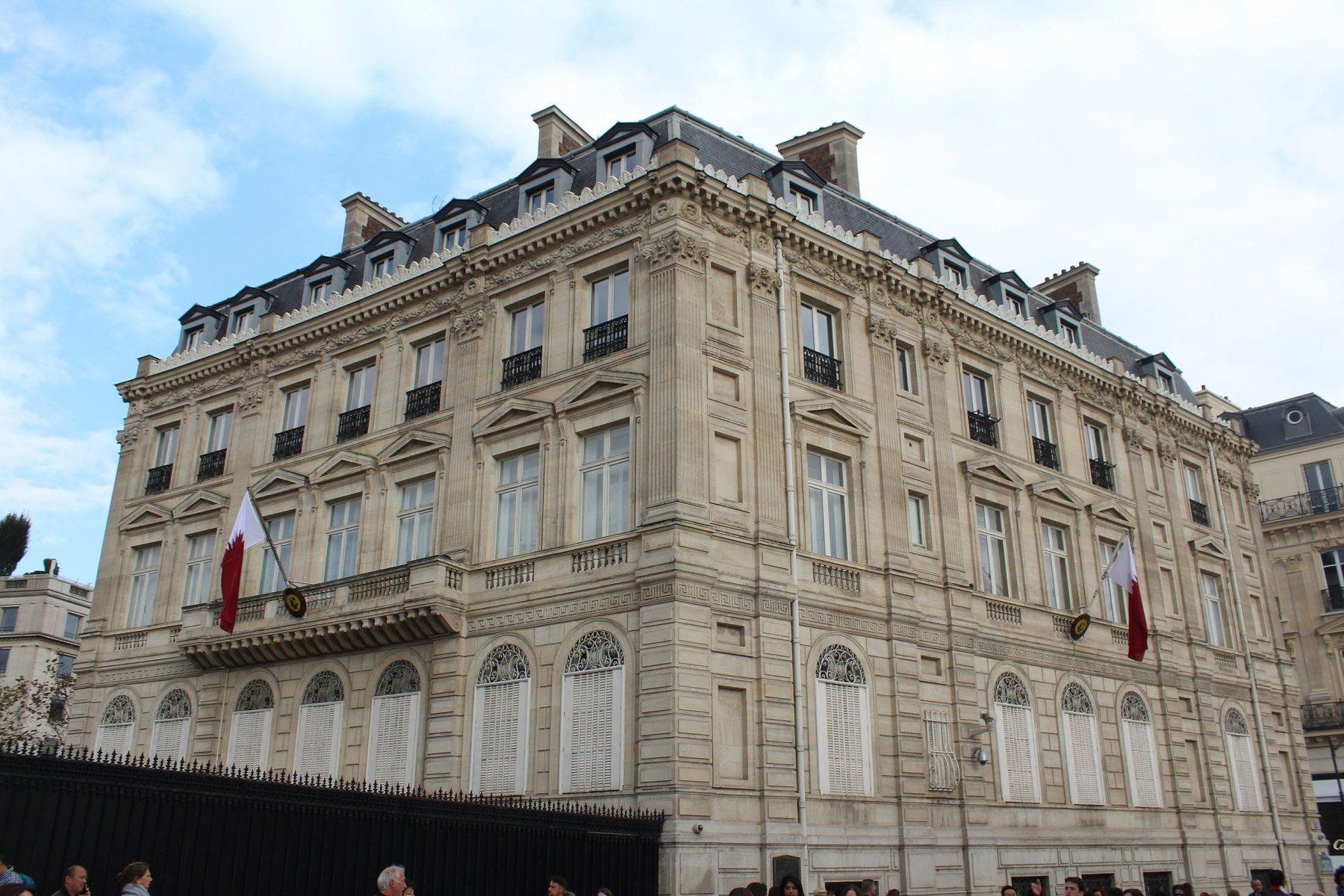 Qatar Embassy Urges Citizens to Avoid Paris Gatherings, Highlights Night-Time Curfew