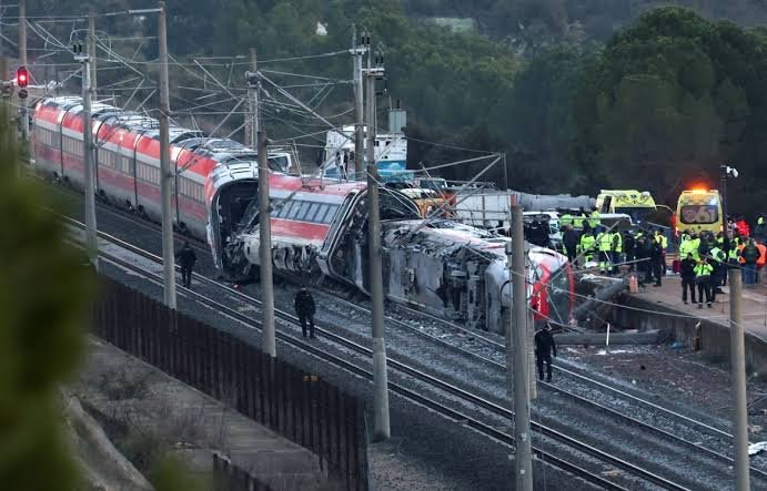 Two high-speed trains collide in Spain, Madrid-Andalusia line suspended