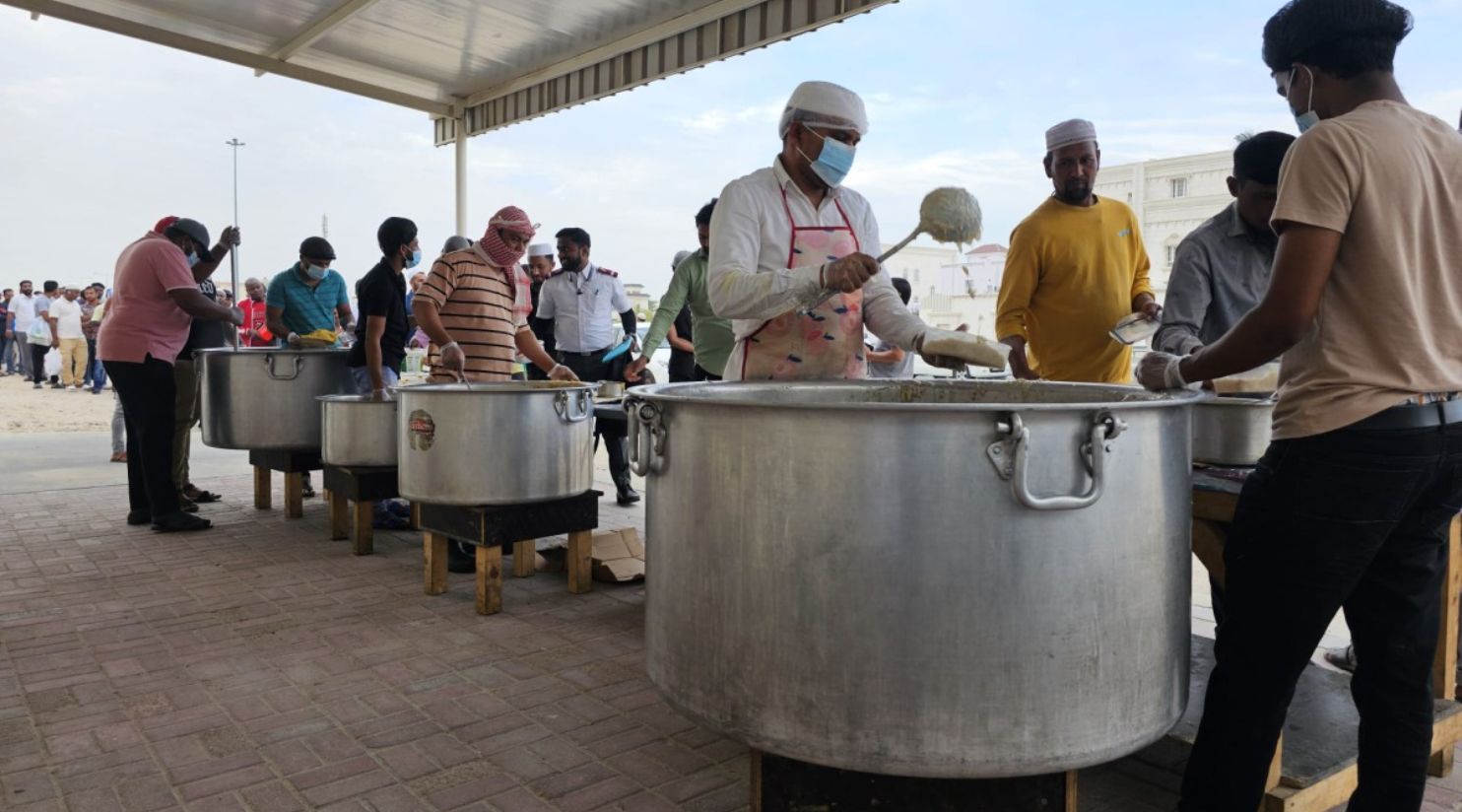 Qatari family provides daily Iftar meals to more than 2,000 people